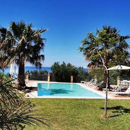 Il Mandorlo Farm stay *