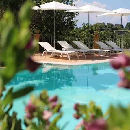 Il Mandorlo Farm stay *
